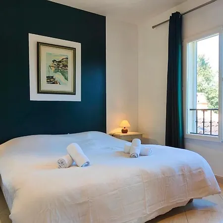 Dom wakacyjny Charming House With Private Pool